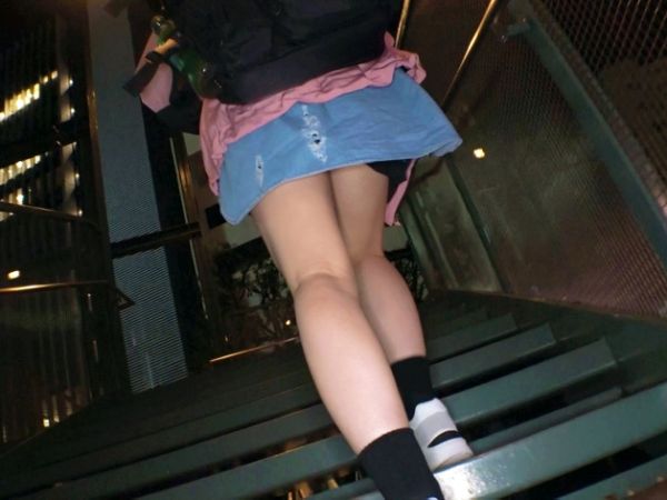 【素人】性欲バリバリのドM娘が電マクリ当て手マンでネバネバ本気汁を垂れ流す！ケツを引っ叩かれてうっとりメス顔♥