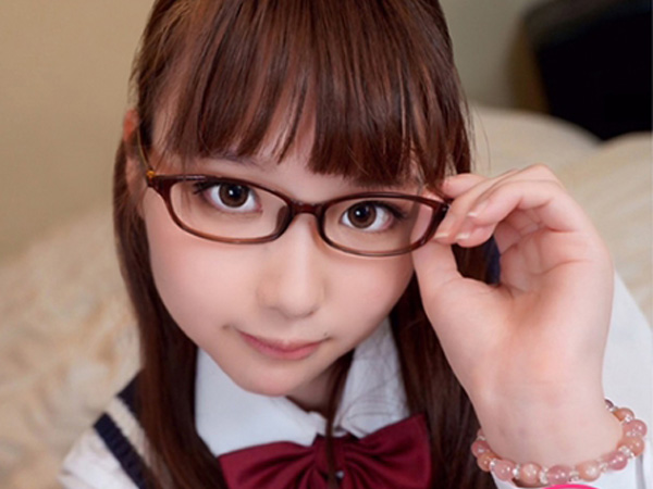 【オタク女子のP活】メガネっ娘の喘ぎ声がヤバい！イラマで嬉し泣きするドM女子、オタク見た目とのギャップが最高！大人チンポでガンガン突かれて、エロさ全開のセックス！♡