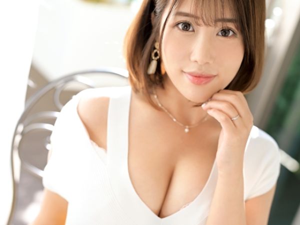 【人妻エステティシャンの本性】『もっと…奥まで…』色気ムンムンの美人講師がデカマラに夢中！エステの技術で男をメロメロにし、本番行為でイキまくる！精子好きの淫乱妻が本能のままに乱れる！