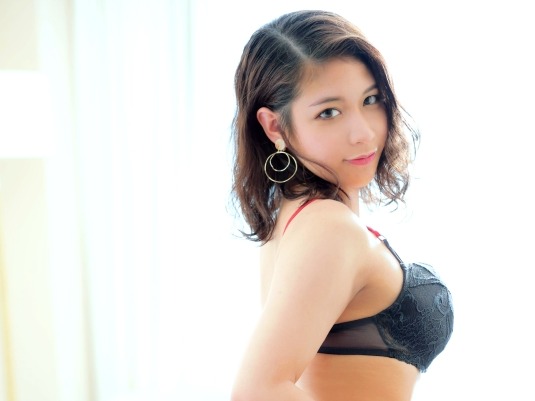 【ジムトレーナーのエロすぎボディ】 鍛え抜かれた美尻と美乳！ 肉感ボディでチ○ポを挟み込み、騎乗位で乱れる♡