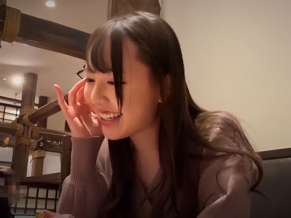 【ちっぱい美少女の初体験】『もっと激しく…』手首を拘束され、ドM覚醒！デートからホテルへ直行し、正常位やバックで激しく突かれて感じる姿がエロかわいい♡興奮MAXでチンポに堕ちる瞬間を激撮！！