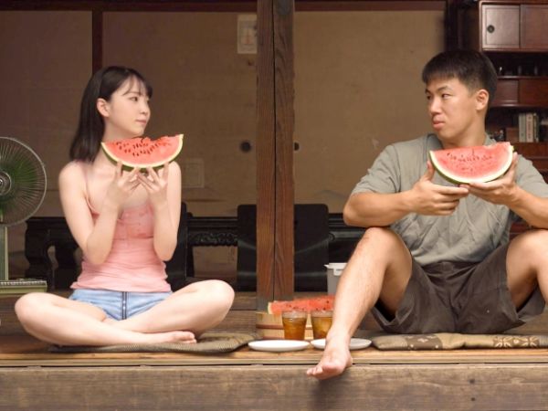 【田舎の夏の禁断情事】『誰にも言わないで…』幼馴染とセミの声が響くド田舎で、汗だくの濃厚セックス！蒸し暑い夏の日、ひたすら交わりまくる肉欲まみれの2人。恋人との秘密の時間は、暑さを忘れるほど熱い！