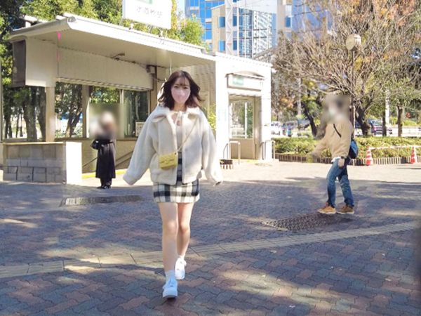 【性欲モンスター女子】清楚系ビッチの正体！デカチンを喉奥まで咥え込み、ジュボジュボ音を立ててしゃぶり尽くす♡見た目とギャップありすぎの淫乱っぷりに驚愕！