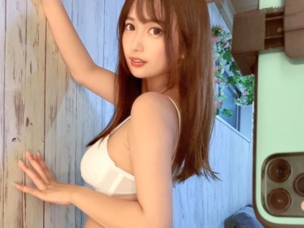 【中出し大好き人妻】 三十路の淫乱奥様がクンニで絶頂！ 電マ見せつけオナで誘惑し、生チンを美味しそうに頬張る♡