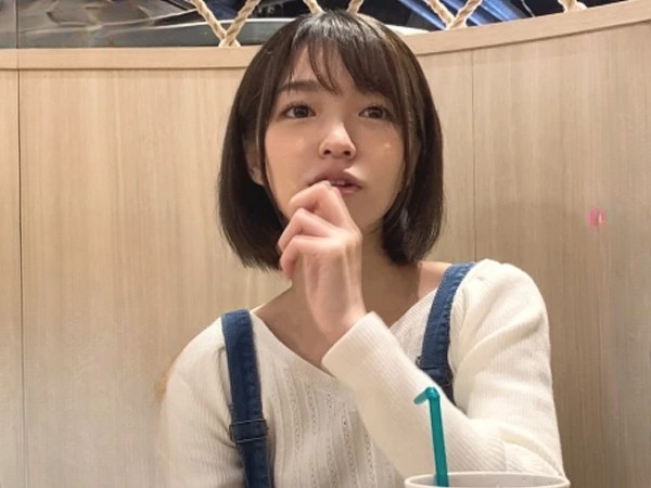 【純粋無垢な19歳】経験浅め美少女がエロの洗礼！初めての快感に潮吹きまくり、足ガクガクで意識飛んじゃうほど感じまくる！！♡