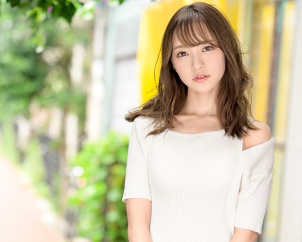 【美ボディお姉さんの甘い誘惑】『あなたのカラダ、私にください…』スレンダー美女が素人男性宅で悶絶！恋人みたいなキスから始まる濃厚セックスで、お互いのカラダを貪り合う♡