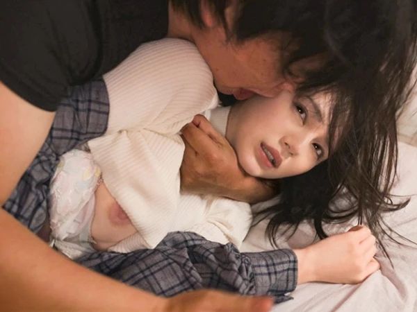 【彼氏持ちJDの悲劇】バイト先で万引きバレた女子大生が同僚に脅されイラマチオレイプ！「やめて…」と懇願も無視され、無理やり犯される凌辱ドラマ